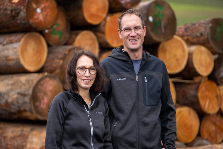 Ein Bild des Ehepaar Kaulich, Geschäftsführer der Zimmerei und des Sägewerks Kaulich in Berkatal in der Nähe von Eschwege